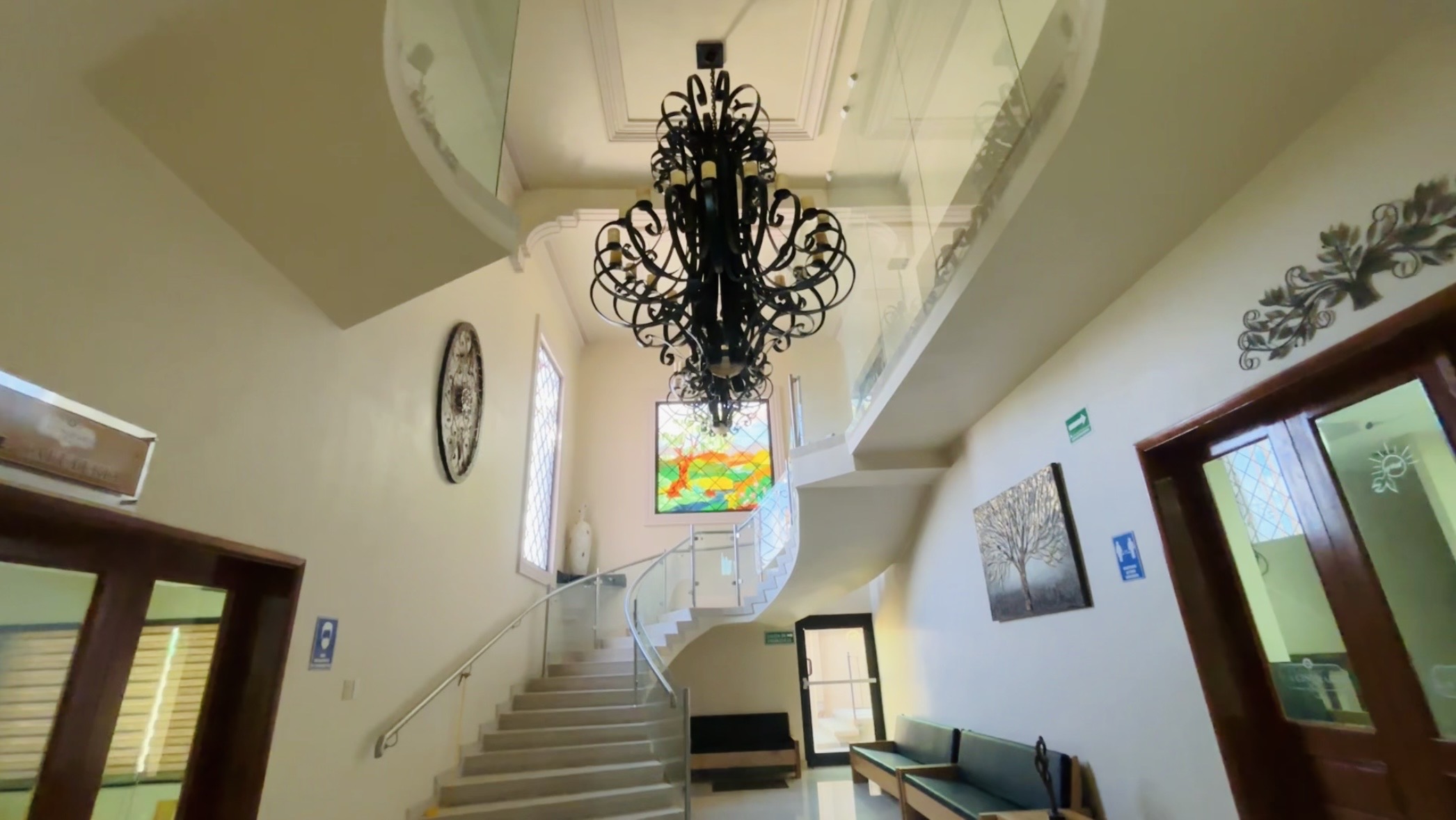 Lobby y escalera